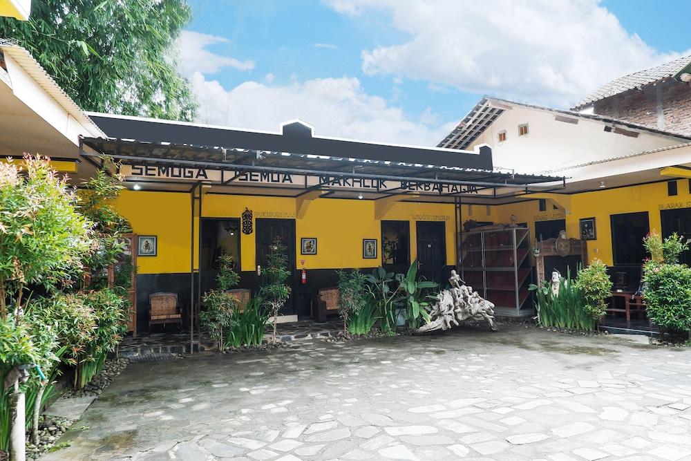 Super Oyo 598 Udan Mas Guesthouse& Gallery Magelang Exterior foto